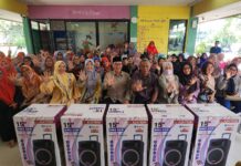 Aleg PKS Serahkan Bantuan Speaker Aktif untuk Komunitas Senam Nusantara Cakung Timur Aleg PKS Serahkan Bantuan Speaker Aktif untuk Komunitas Senam Nusantara Cakung Timur