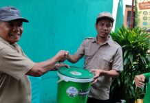 Nasdiyanto Dukung Gerakan Pengolahan Sampah, Salurkan Bantuan Tong Komposter untuk RW 10 Kelurahan Tengah